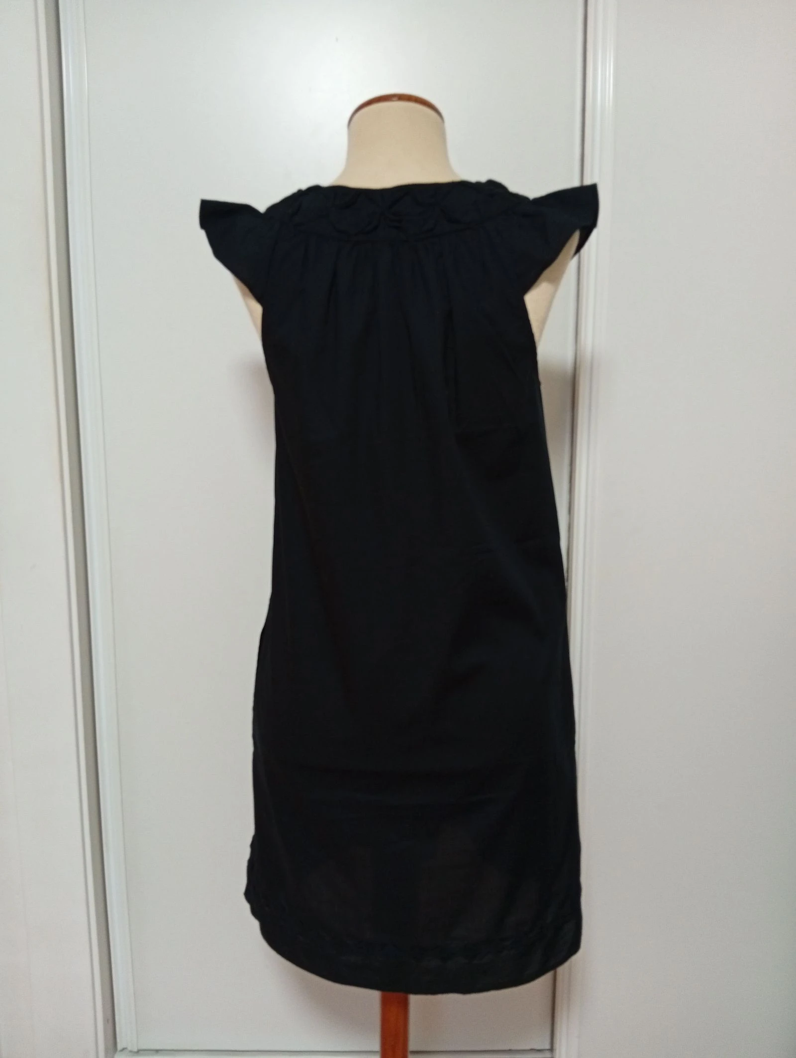 Robe noire sans manches style décontracté – photo 3